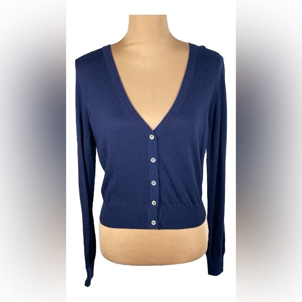 FOREVER 21 Contemporary navy blue, V-neck, button-front cropped cardigan sweater